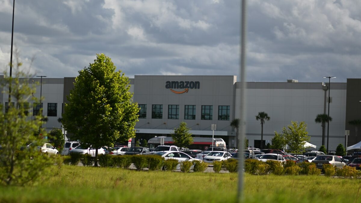 Amazon Holiday Hours 2026: Which Holidays Amazon Closes