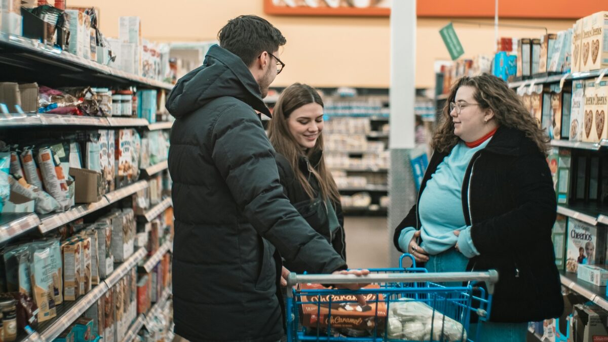 family grocery shopping inflation