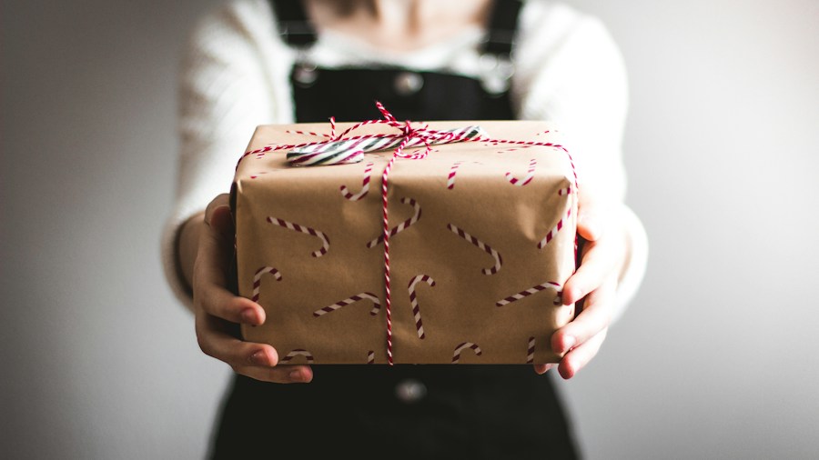 holiday gift shopping budget