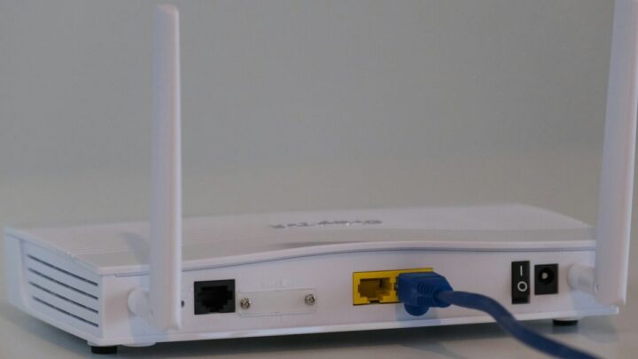 How to Lower Your Internet Bill: Negotiation Scripts, Timing, and When to Switch