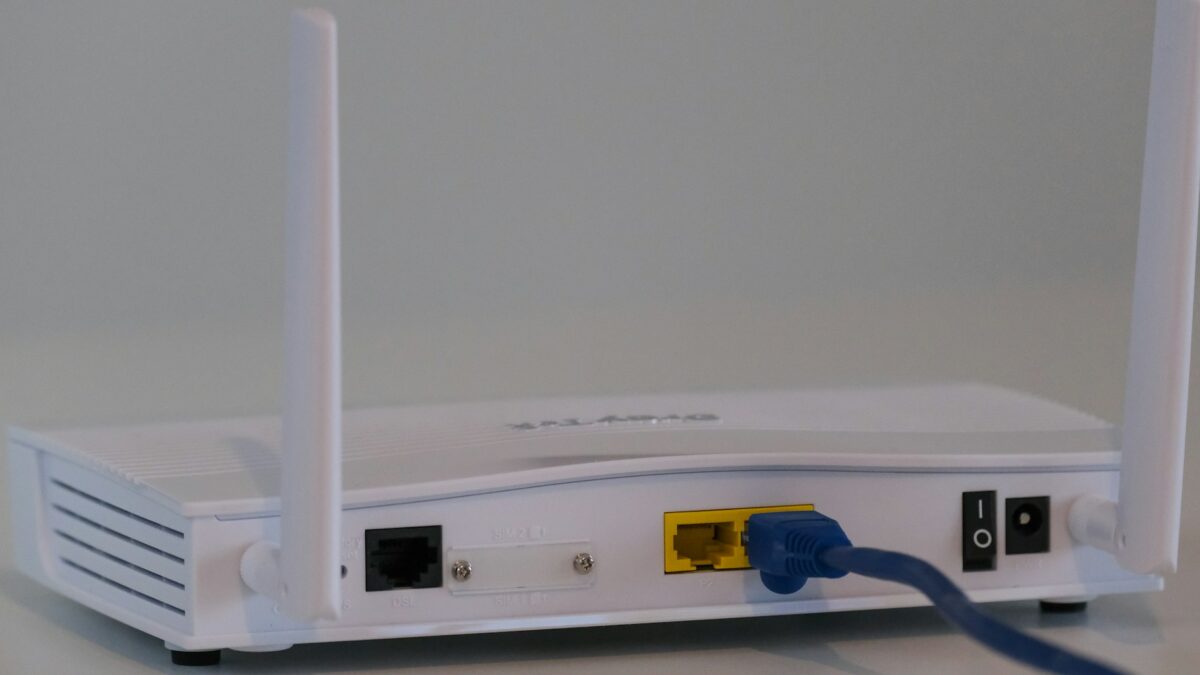 How to Lower Your Internet Bill: Negotiation Scripts, Timing, and When to Switch