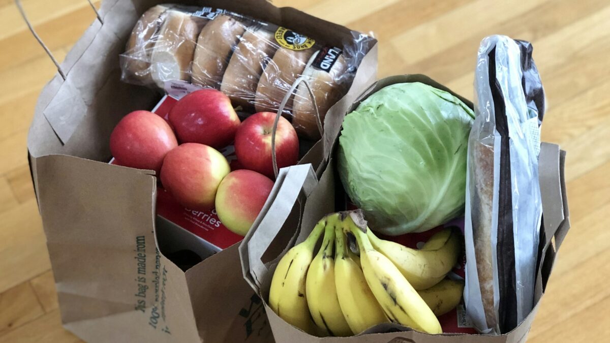 How to Save Money on Groceries: 9 Concrete Tactics That Cut Your Weekly Bill
