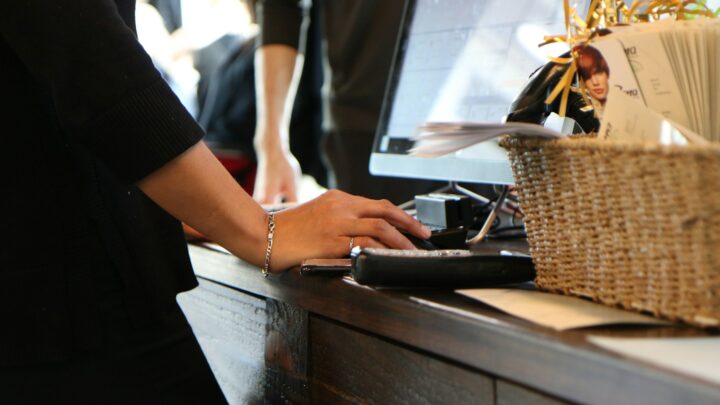 retail store customer service