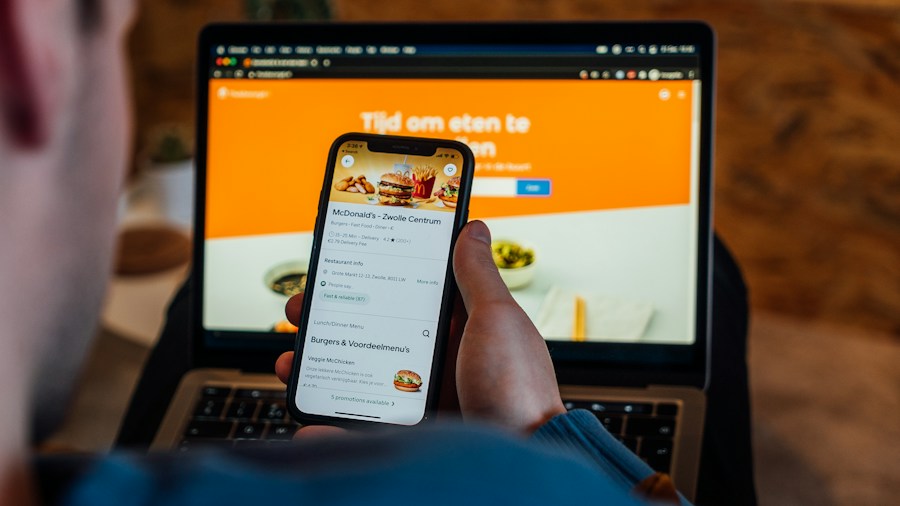 shopper reviewing online grocery order