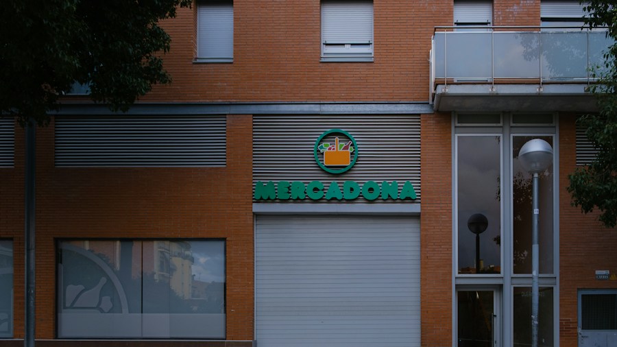 supermarket store front exterior