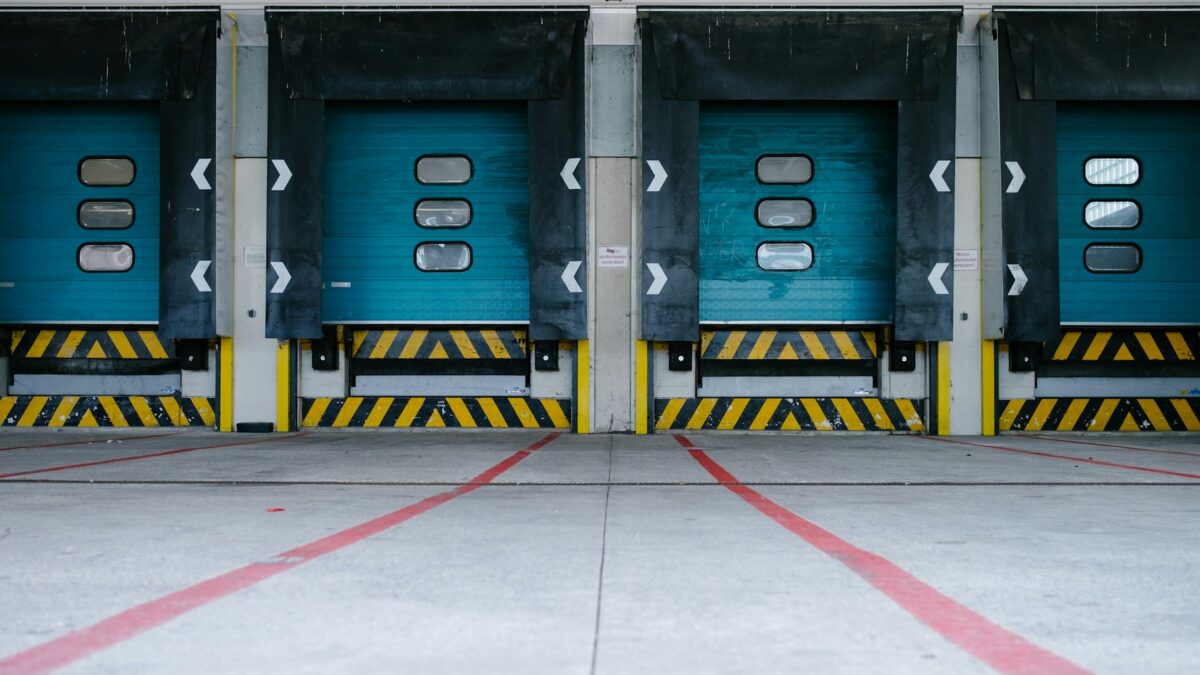 warehouse distribution center logistics