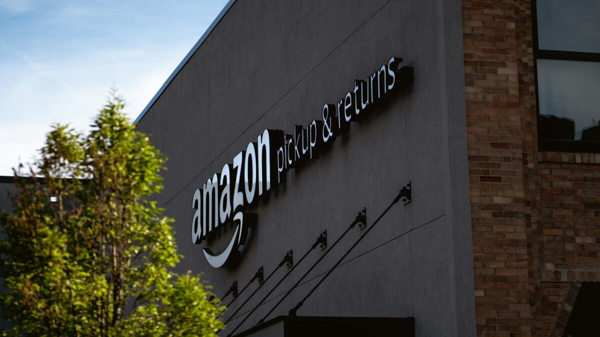 What Time Does Amazon Open and Close?