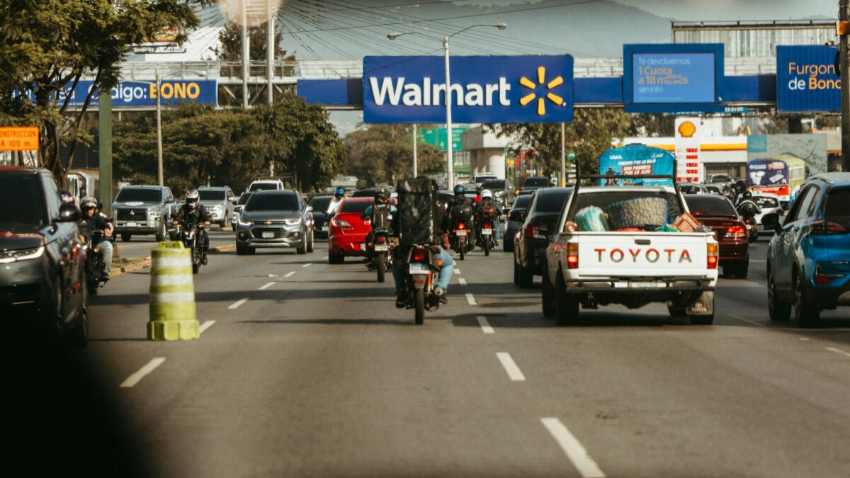 What Time Does Walmart Open and Close in 2026?