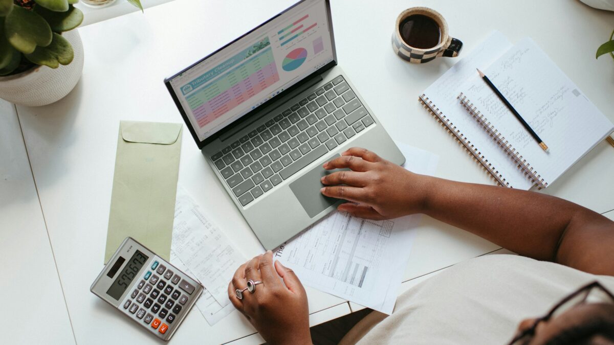 worker paycheck budget planning