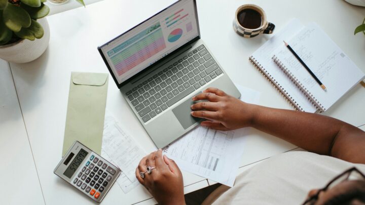 worker paycheck budget planning